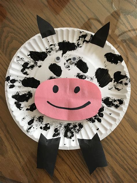 Paper plate cow project Materials: Paper plate, sponge, black paint, black marker, pink paper ...
