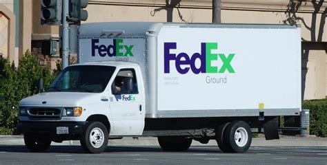 FEDEX GROUND - FORD BOX TRUCK - a photo on Flickriver