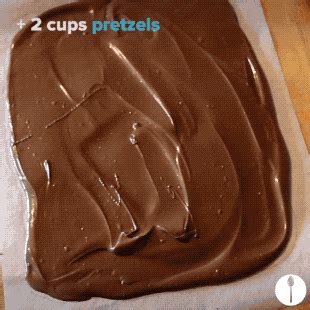 30-Minute Chocolate and Pretzel Salted Caramel Bark Recipe