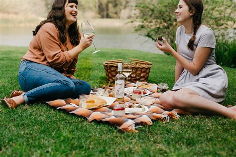 Celebrating the joys of Summer with a picnic in Stellenbosch - Visit Stellenbosch