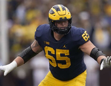 Zak Zinter building bond with new faces on the offensive line - Maize&BlueReview