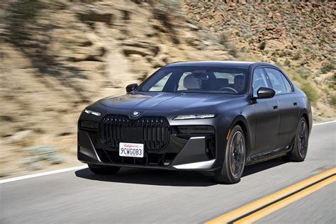 BMW i7 xDrive60 del 2023, un sedán eléctrico a todo lujo » 2023