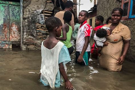 In Pictures: Cyclone Eloise displaces thousands in Mozambique | Weather ...