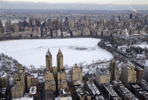 Hudson River freezes as Manhattan is encased in worst ice for a decade ...