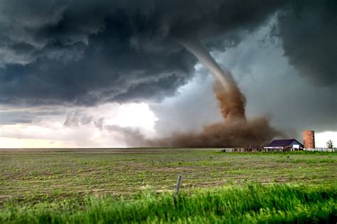 Tornado Wallpapers - Top Free Tornado Backgrounds - WallpaperAccess