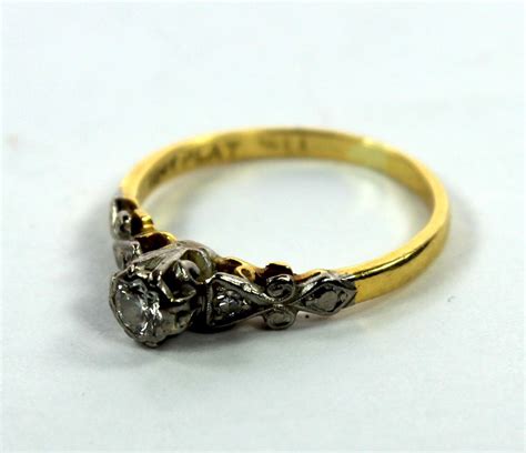 Lot - Vintage Diamond Ring in 18ct Yellow Gold