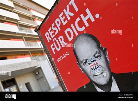 Munich, Deutschland. 08th Sep, 2021. SOEDER MUSS WEG sticker on Olaf ...