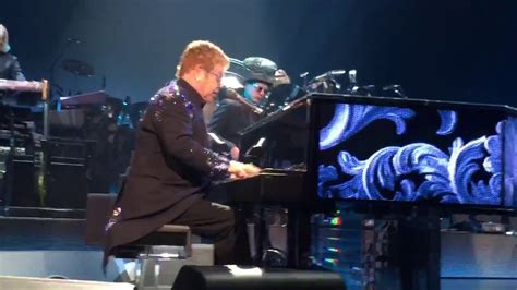 Elton John "Levon" Vegas 2017 (Elton's amazing piano riff finish!!) - YouTube