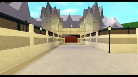 Bloxburg castle pt 2 (fail edition) - YouTube