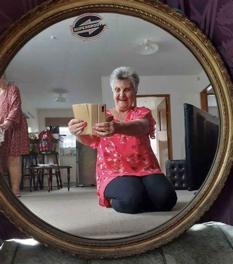 40 Times People Tried To Sell Mirrors And The Photos They Took Showed The Funniest Reflections ...