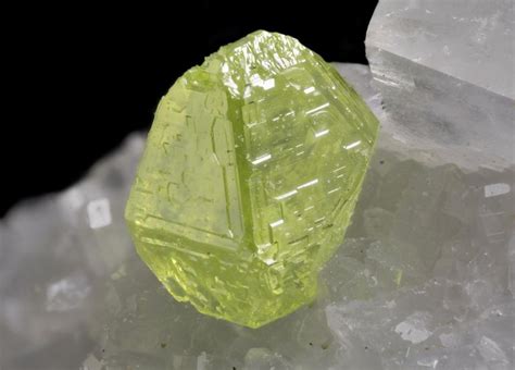 Crystal Photo Gallery - Elements and Minerals