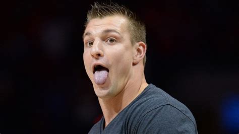 WATCH: Gronk trick-or-treats, gets dissed by youngster on 'The Late ...