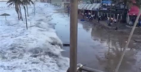 WATCH Incredible Huge Tsunami-Like Waves Roll Into Durban Beachfront ...