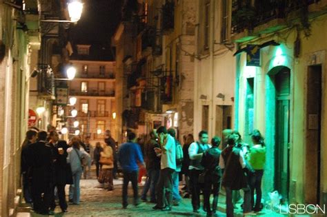 Lisbon Nightlife: bars, clubs, Fado and more.
