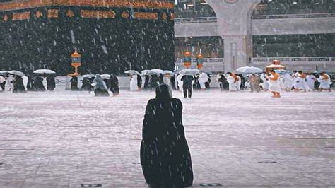 Rainfall in the Kaaba shrine, Mecca, Saudi Arabia. Rain in Makkah 2021 / #shorts - YouTube