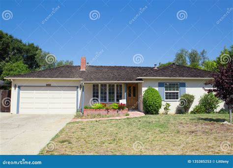 Steve Jobs Apple Founder Childhood Home Editorial Stock Photo - Image of jobs, garage: 135385253