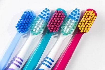 How to Choose Between Hard and Soft Toothbrushes