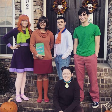 Scooby Doo Gang Costumes DIY | Gang costumes, Diy costumes, Fashion