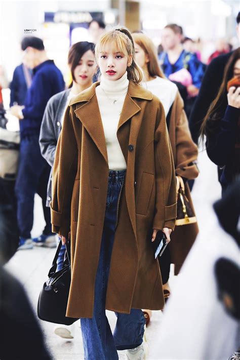 리사닷컴 (LISA) on Twitter | Korean airport fashion, Fashion, Long brown coat