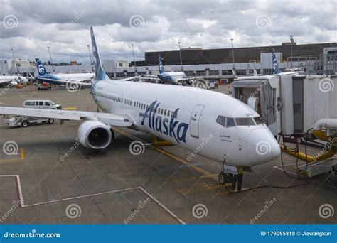 Alaska Airlines Boeing B737 at Seattle Airport, USA Editorial Stock Photo - Image of arrival ...