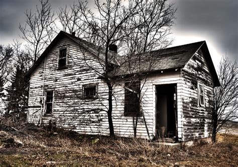 12 Houses In Minnesota That Could Be Haunted