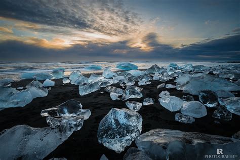 The Diamonds Beach - Jökulsárlón Beach in a winter morning filled with ice diamonds | Diamond ...