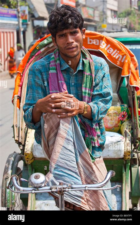 Cycle rickshaw bangladesh hi-res stock photography and images - Alamy