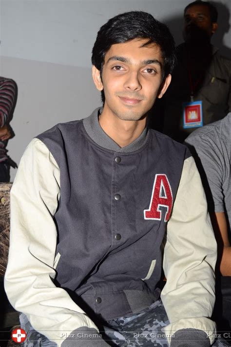 Image : Anirudh ravichander v4 entertainers film awards 2014 photos ...