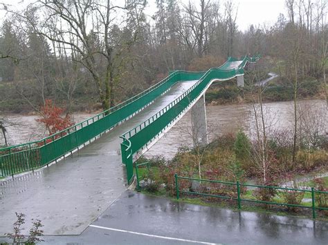 Rogue River Pedestrian Bridge (Grants Pass, 2000) | Structurae