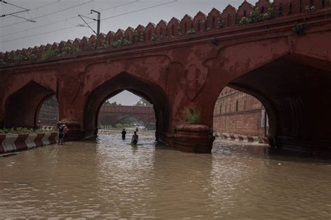 Red Fort Floods in Delhi as Evacuations Are Ordered - The New York Times