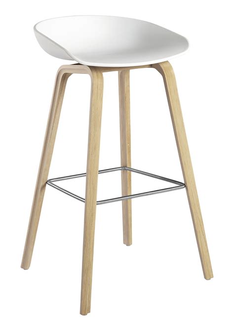 About a stool AAS 32 Bar stool - H 75 cm - Plastic & wood legs White & Natural wood base by Hay