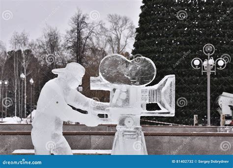 Ice Sculpture Videographer with a Camera Editorial Photography - Image of tripod, symbol: 81402732