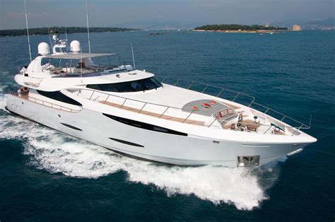 GEMS YACHT SPECS - 107.7FT / 32.8M LEIGHT NOTIKA YACHT