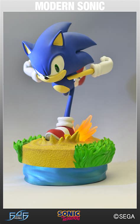 SEP121852 - SONIC THE HEDGEHOG MODERN SONIC STATUE - Previews World