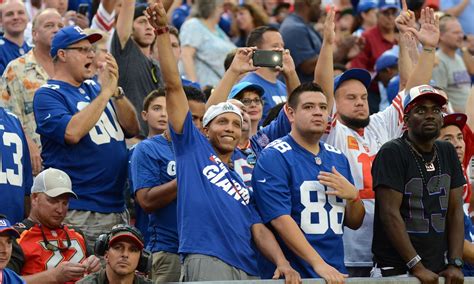 New York Giants fans brutally assault New England Patriots fans: video