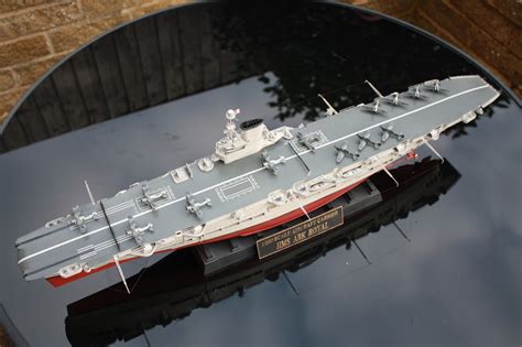 . The Hinckley Shipyard: HMS Ark Royal (1:350)