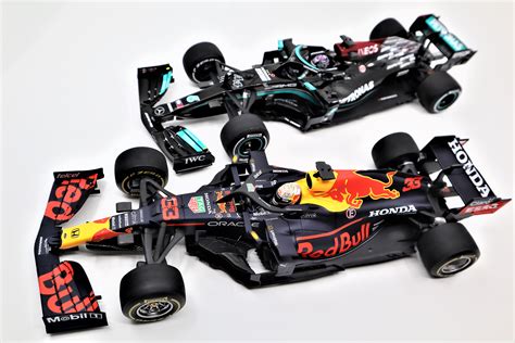 Max Verstappen vs Lewis Hamilton - Spark Model Cars 1:18 : r ...