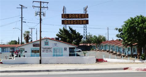 The sad old motels of Barstow, California / Boing Boing