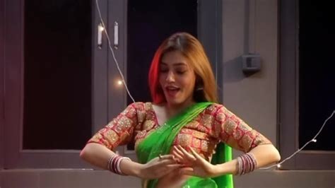 Woman's Captivating Performance On Genda Phool Will Make You Smile - News18