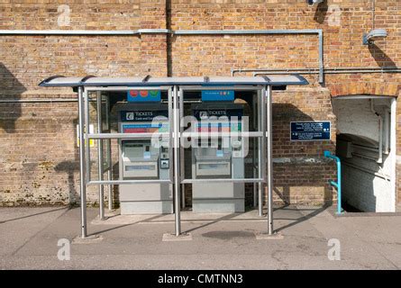 Walton Train Station, Walton on Thames Stock Photo - Alamy