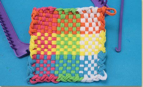 How to Use A Weaving Loom to Make a Potholder - Craft Project Ideas