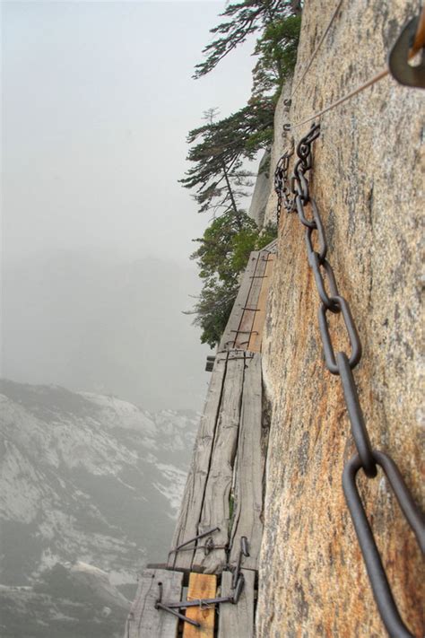 The Spectacular Heights Of The Yellow Mountains In China | Blognator