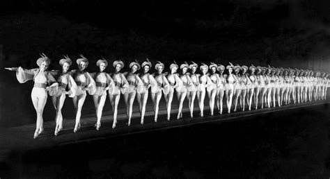 Rockettes in a Rebooted ‘Christmas Spectacular’ - The New York Times