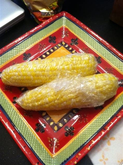 Wrap corn on the cob in siran wrap. Microwave 2 ears at once for 4 1/2 minutes on high. Turns ...