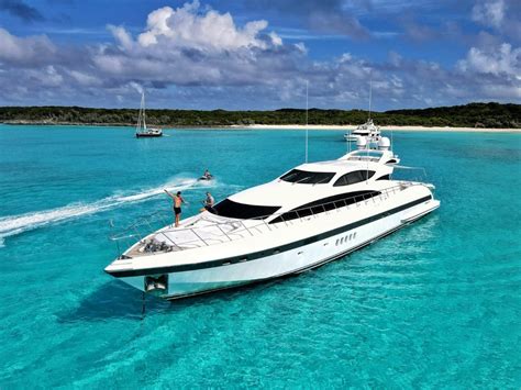 Miami Beach Yacht Charters | 92' Mangusta | LUXURY LINERS – LUXURY LINERS - You Want It. We ...