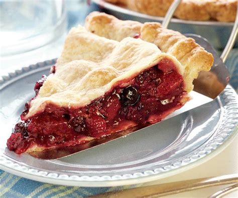 How to Bake a Double-Crust Fruit Pie | Berry pie recipe, Recipes, Berry pie