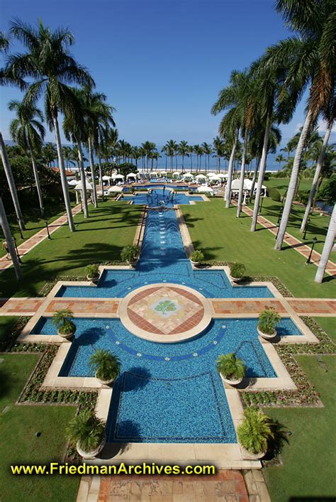 Hawaii Images / Grand Wailea Pool