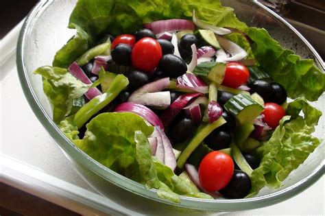 zsuzsa is in the kitchen: GREEK SALAD