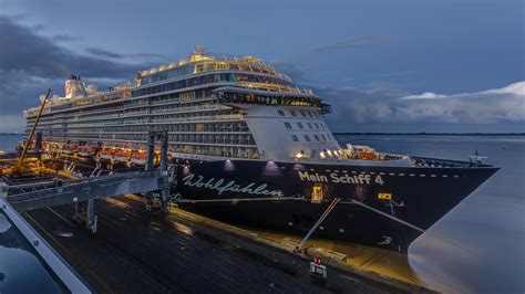 Mein Schiff 4 am 21.08.2017 in Bremerhaven Foto & Bild | bremerhaven ...