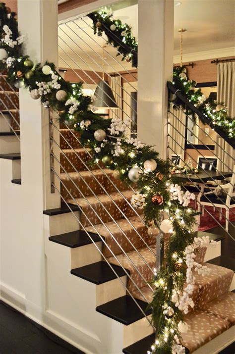 10+ Christmas Decorations For Stair Rail – DECOOMO